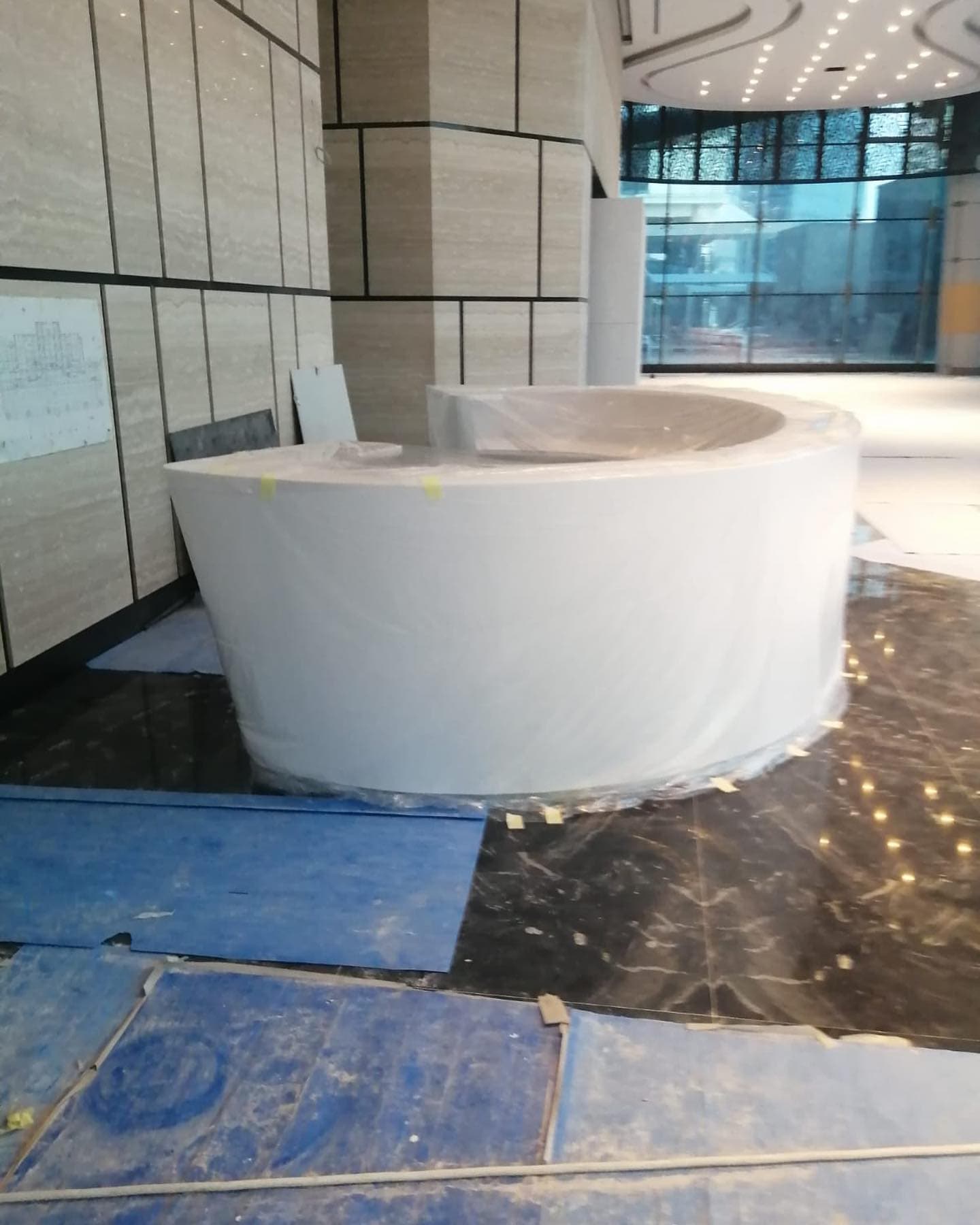 Modern reception and service counter design